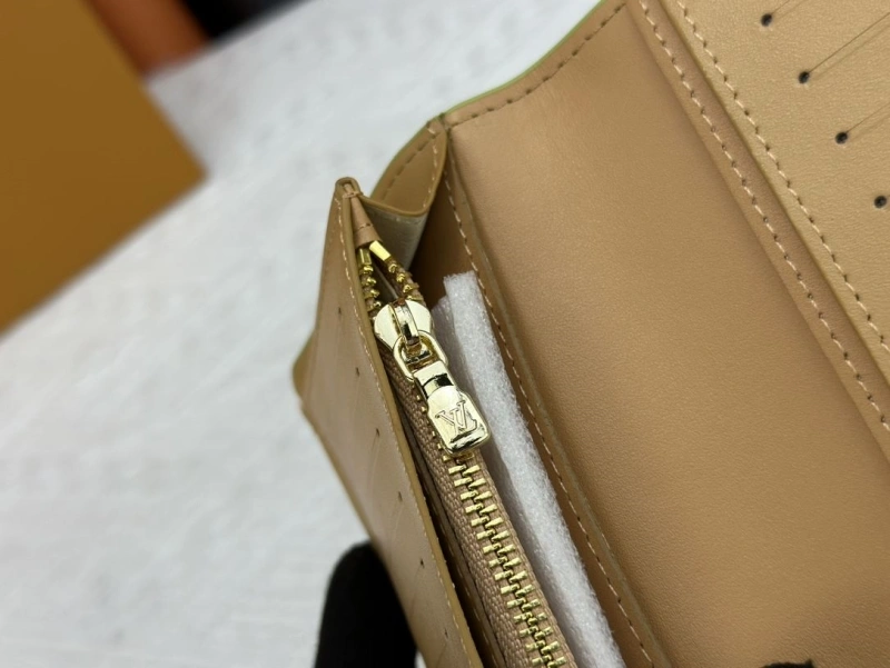 LV Wallets 4233H-0483