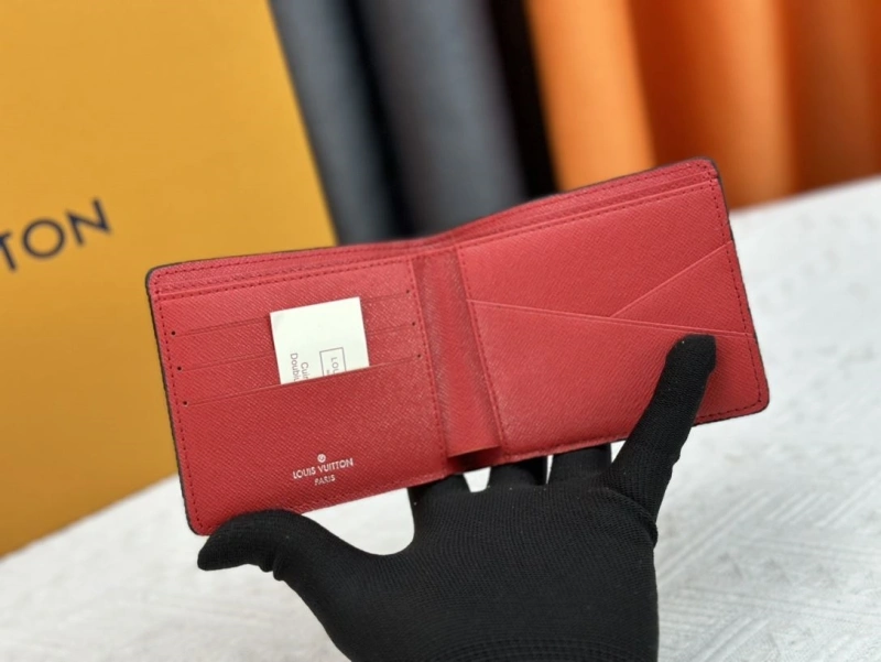 LV Wallets 4233H-0485