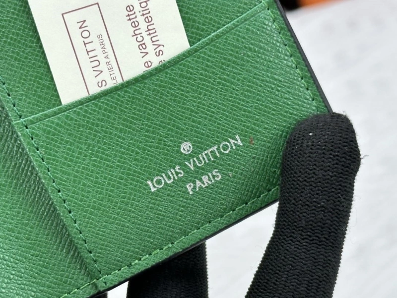 LV Wallets 4233H-0489