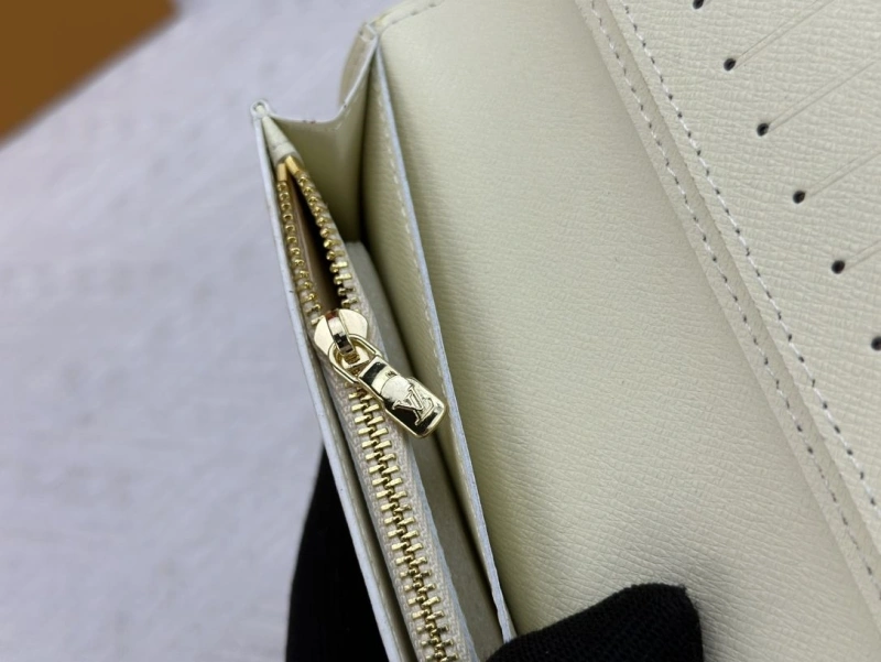 LV Wallets 4233H-0492