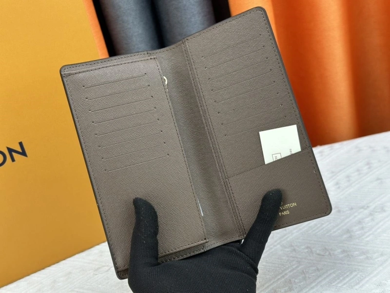 LV Wallets 4233H-0493
