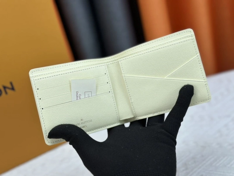 LV Wallets 4233H-0494