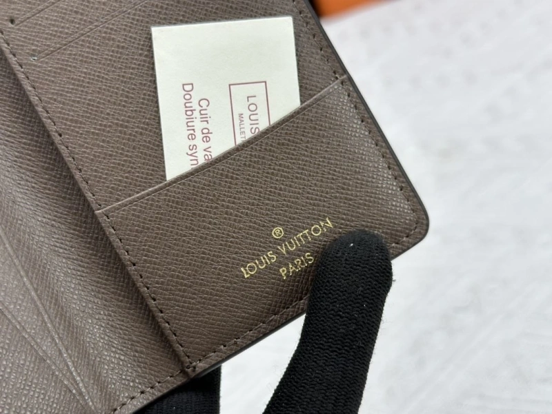 LV Wallets 4233H-0496