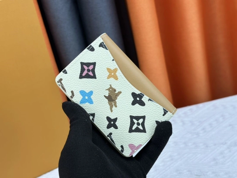 LV Wallets 4233H-0497