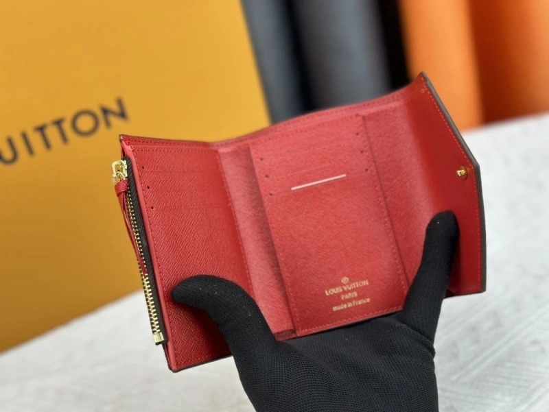 LV Wallets 4233H-0501