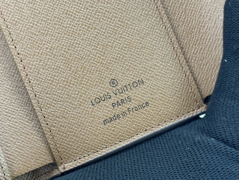 LV Wallets 4233H-0504