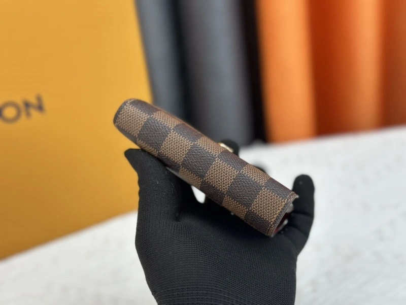 LV Wallets 4233H-0505