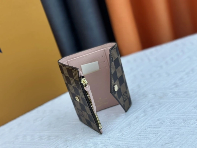 LV Wallets 4233H-0506