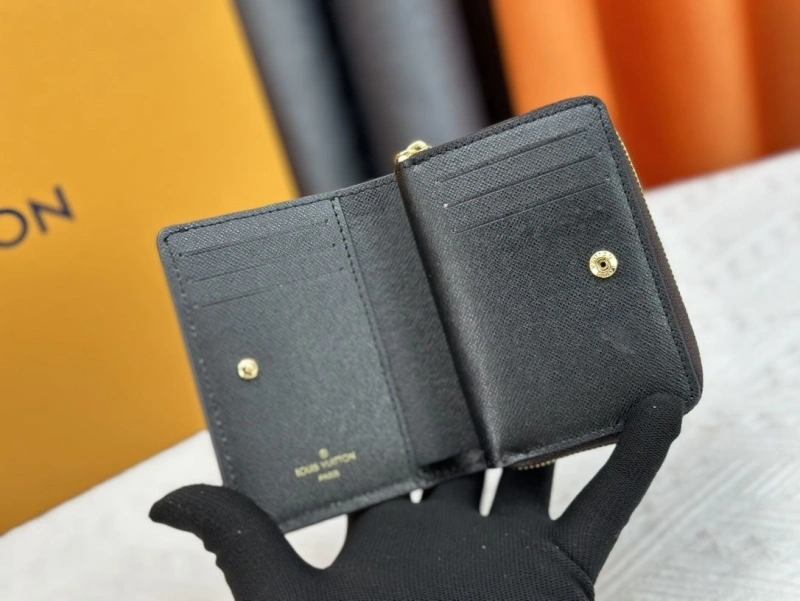 LV Wallets 4233H-0508