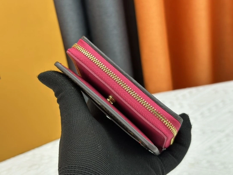 LV Wallets 4233H-0509