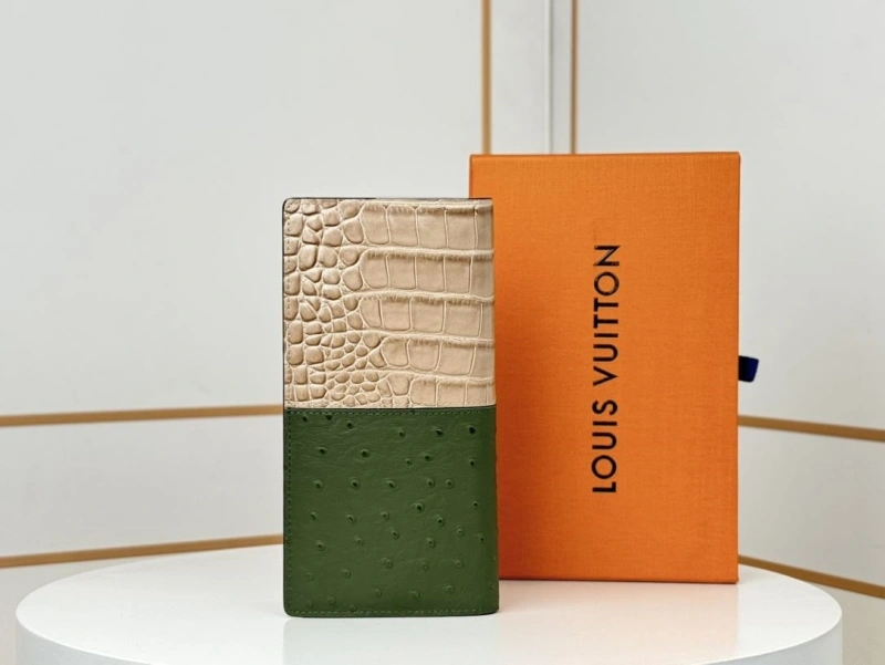 LV Wallets 4233H-0911