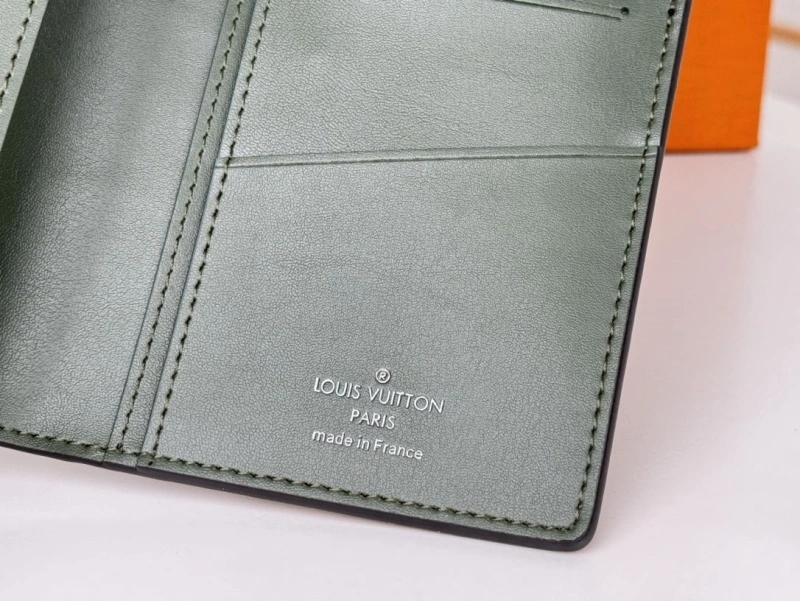 LV Wallets 4233H-0911