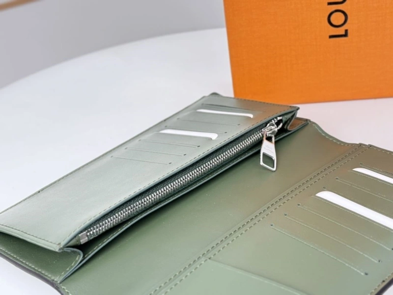 LV Wallets 4233H-0911