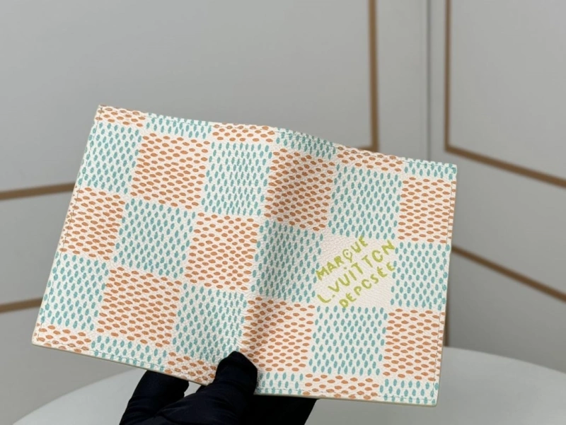 LV Wallets 4233H-0923