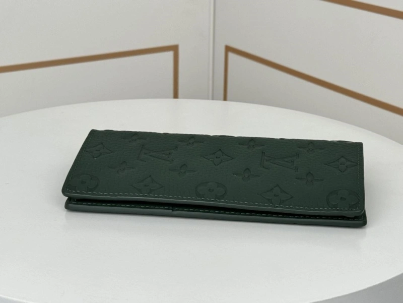 LV Wallets 4233H-0927