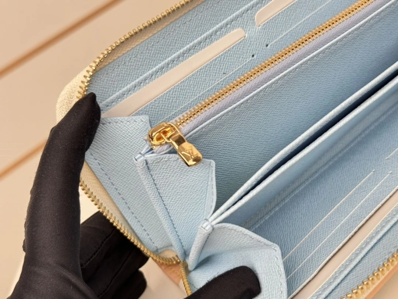 LV Wallets 4233H-0928