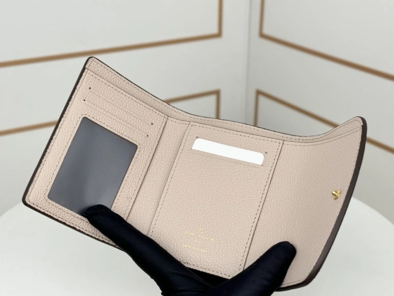 LV Wallets 4233H-0937
