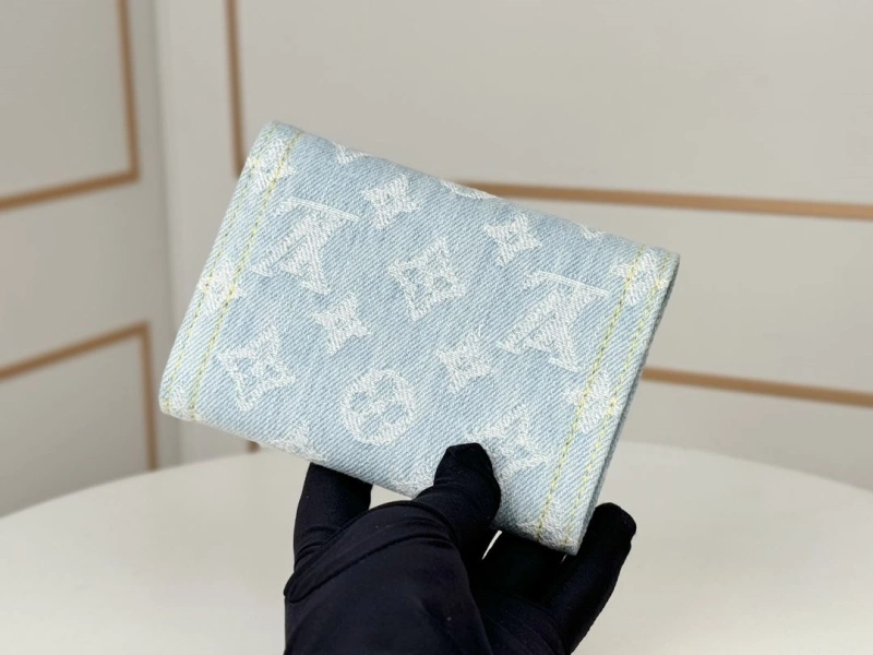 LV Wallets 4233H-0946