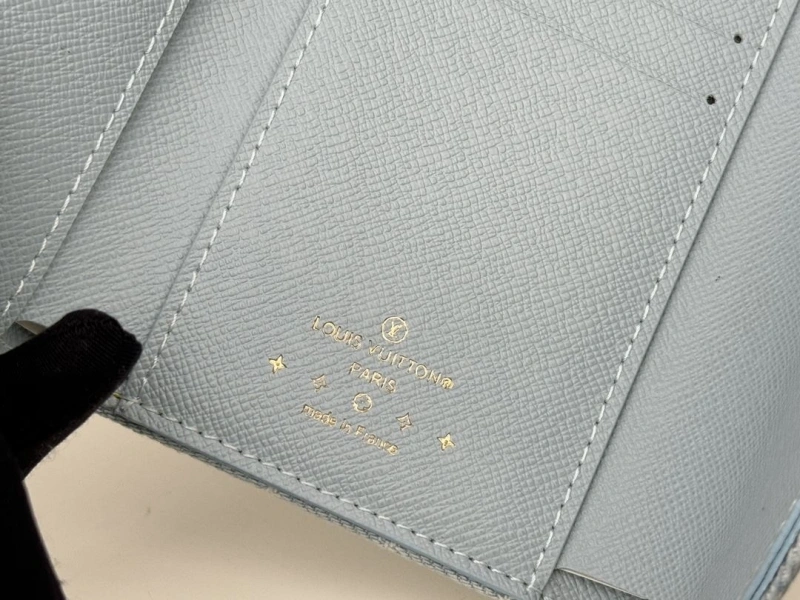 LV Wallets 4233H-0946