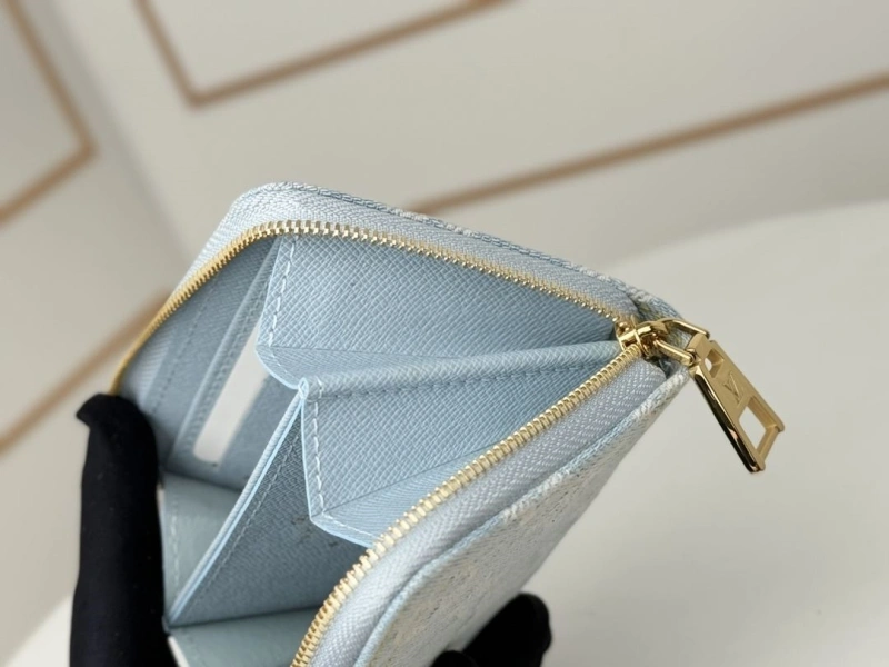 LV Wallets 4233H-0947