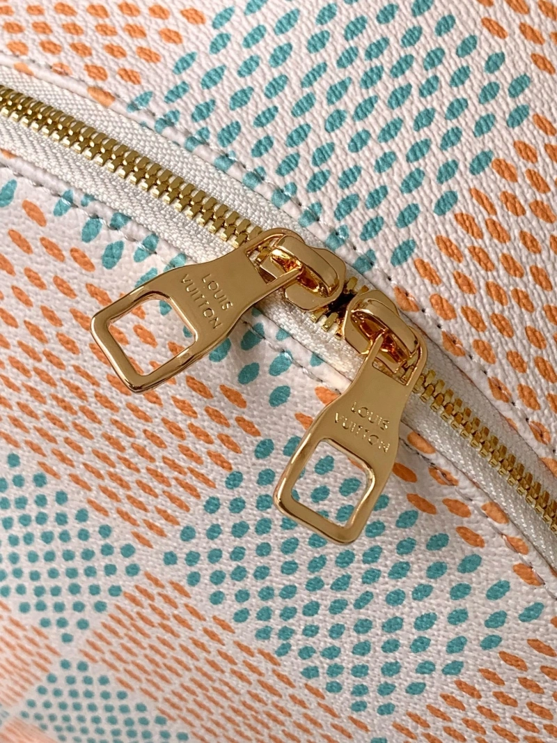 LV Backpacks 4233H-0979