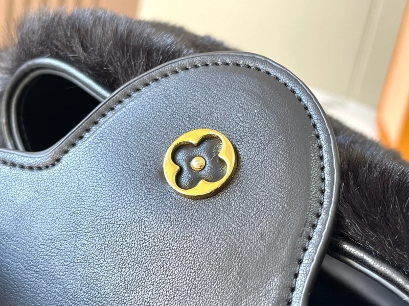 LV Capucines Bags 4233H-1192