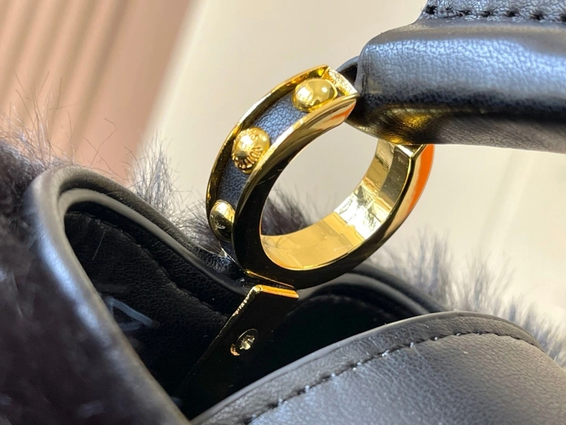 LV Capucines Bags 4233H-1193