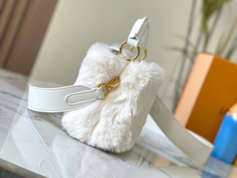 LV Capucines Bags 4233H-1195