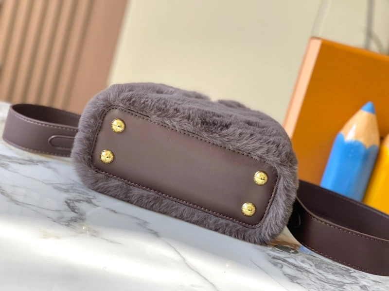 LV Capucines Bags 4233H-1199