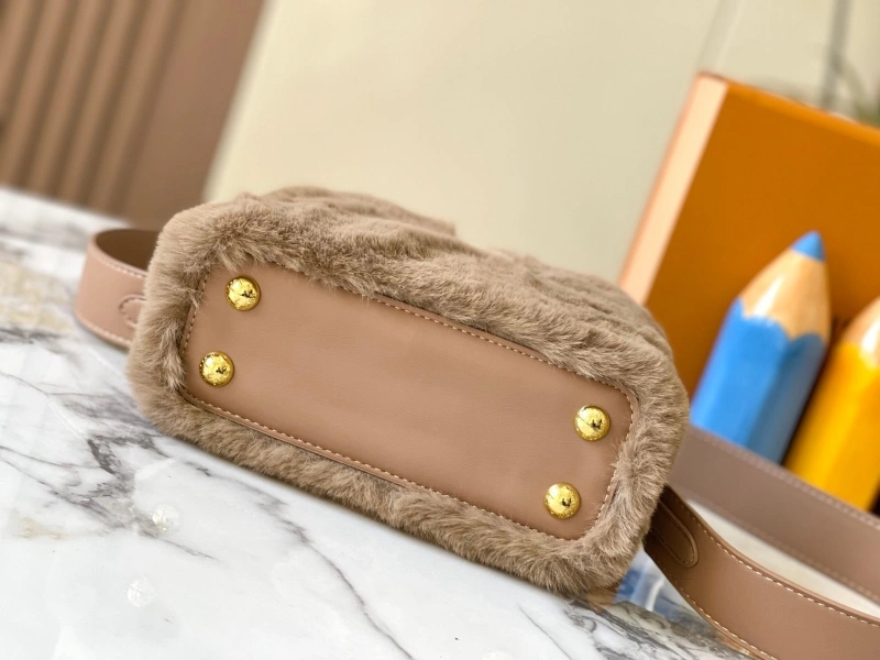 LV Capucines Bags 4233H-1209