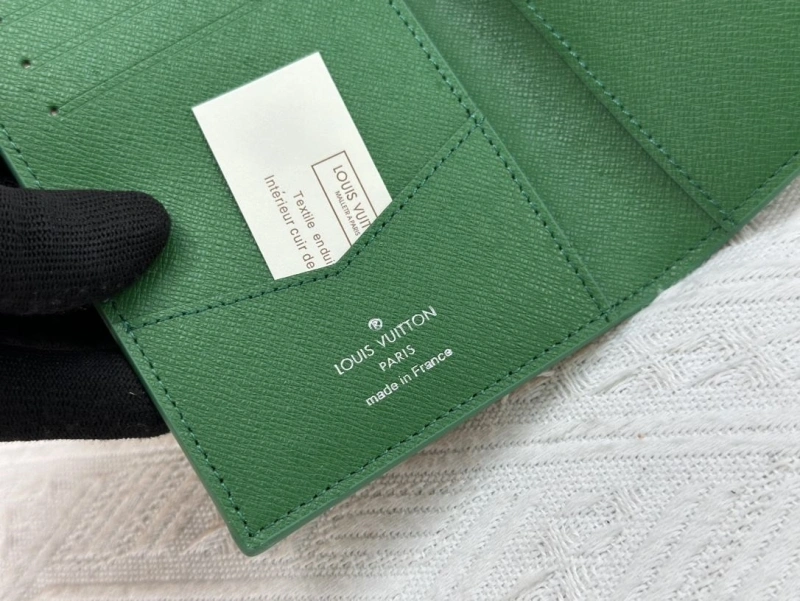 LV Wallets 4233H-1337