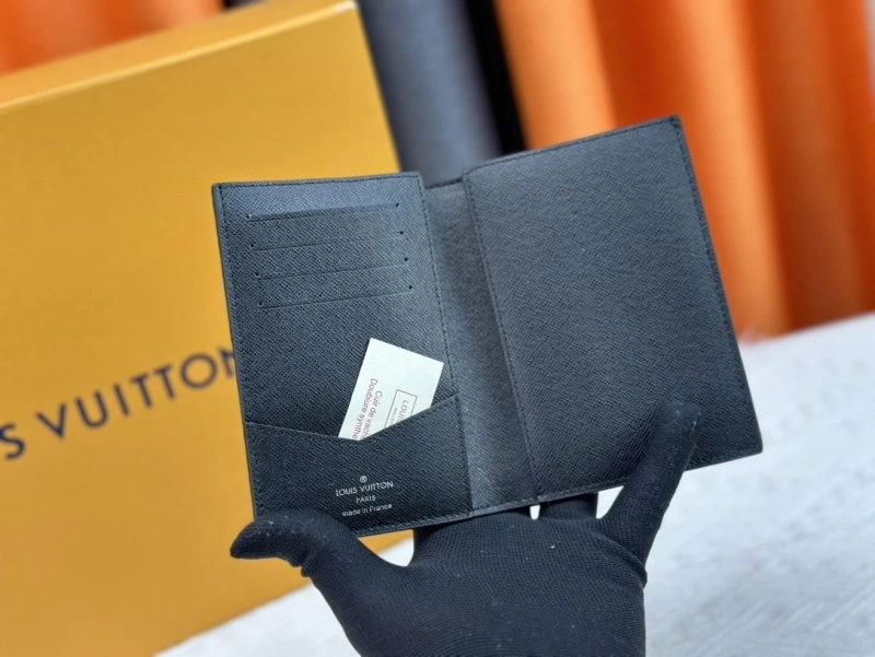 LV Wallets 4233H-1353
