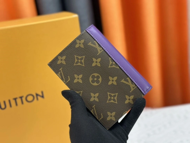 LV Wallets 4233H-1362
