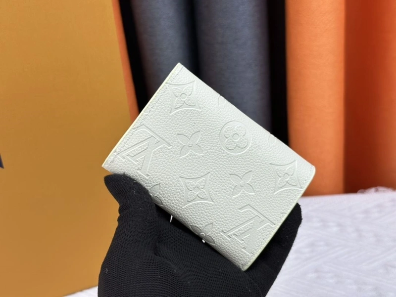 LV Wallets 4233H-1511
