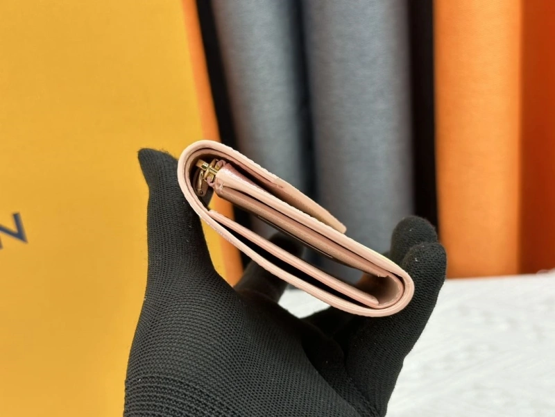 LV Wallets 4233H-1514