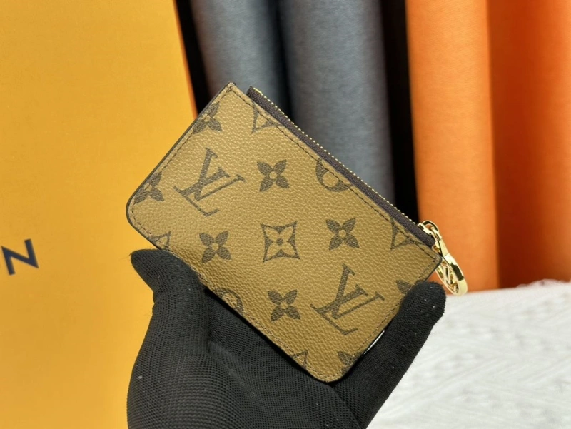 LV Wallets 4233H-1516