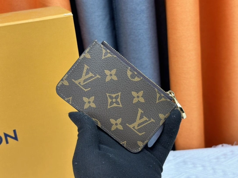 LV Wallets 4233H-1517
