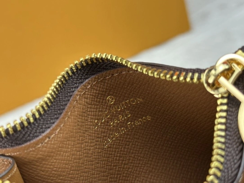 LV Wallets 4233H-1518