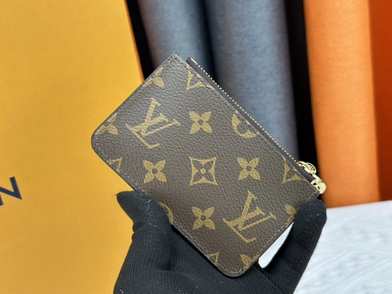 LV Wallets 4233H-1521