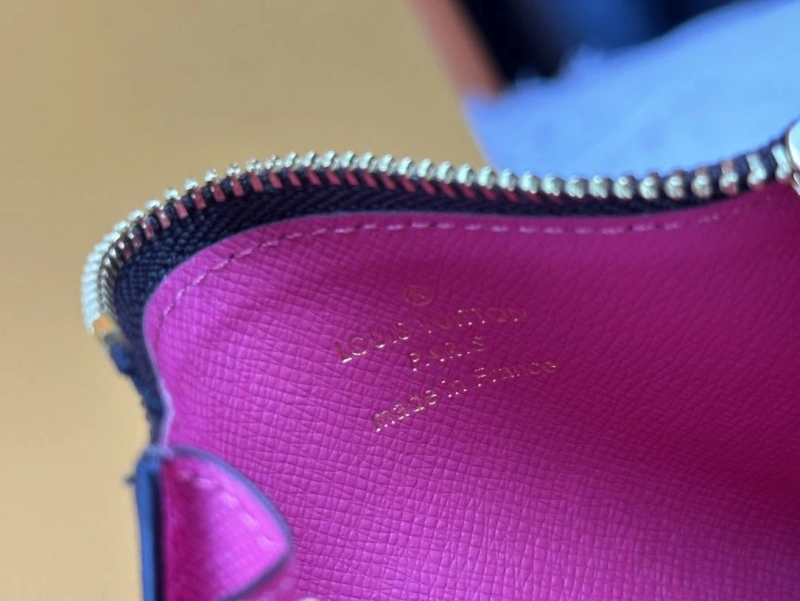 LV Wallets 4233H-1521