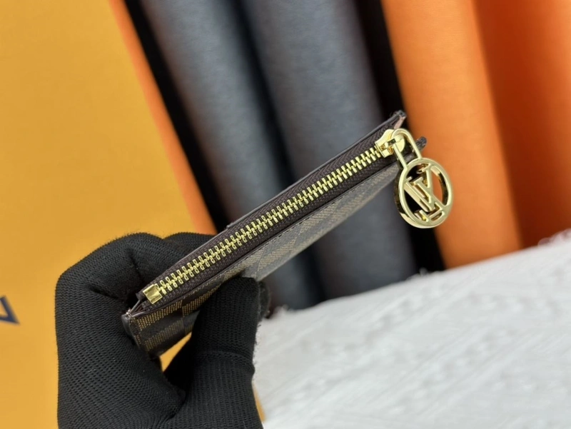 LV Wallets 4233H-1524