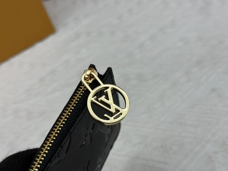 LV Wallets 4233H-1528