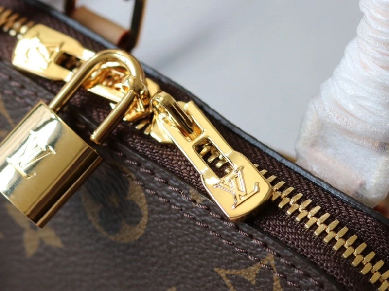LV Backpacks 4233H-2527