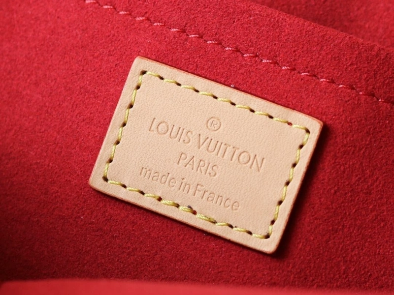 LV Backpacks 4233H-2527