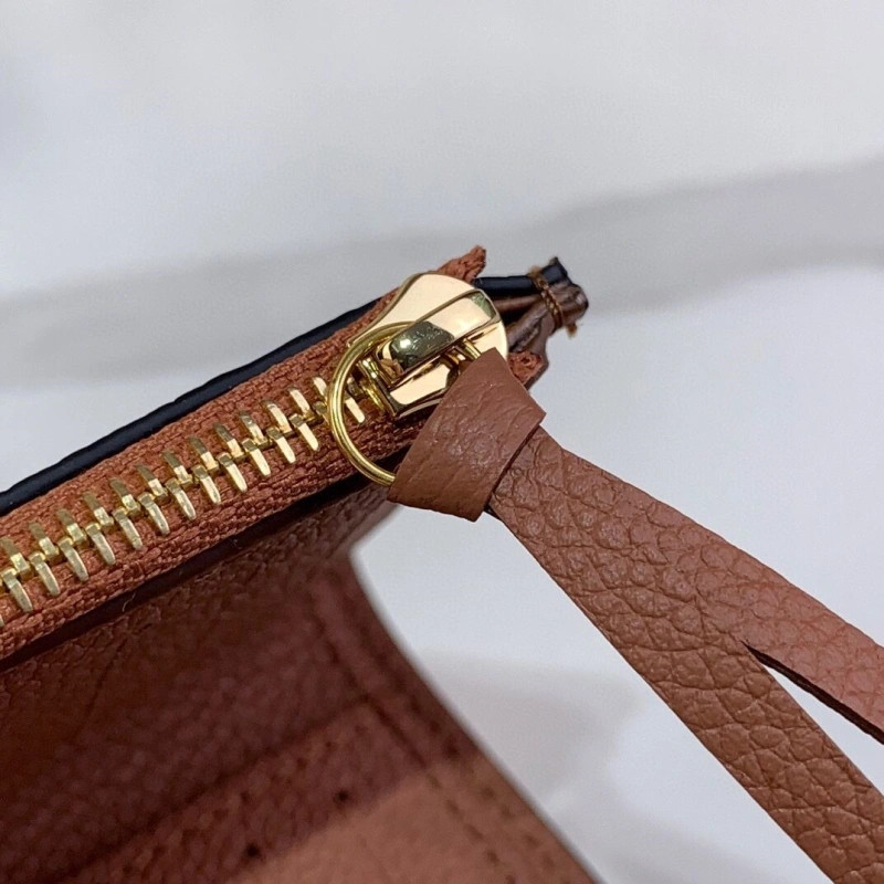 LV Wallets 4286A-0213