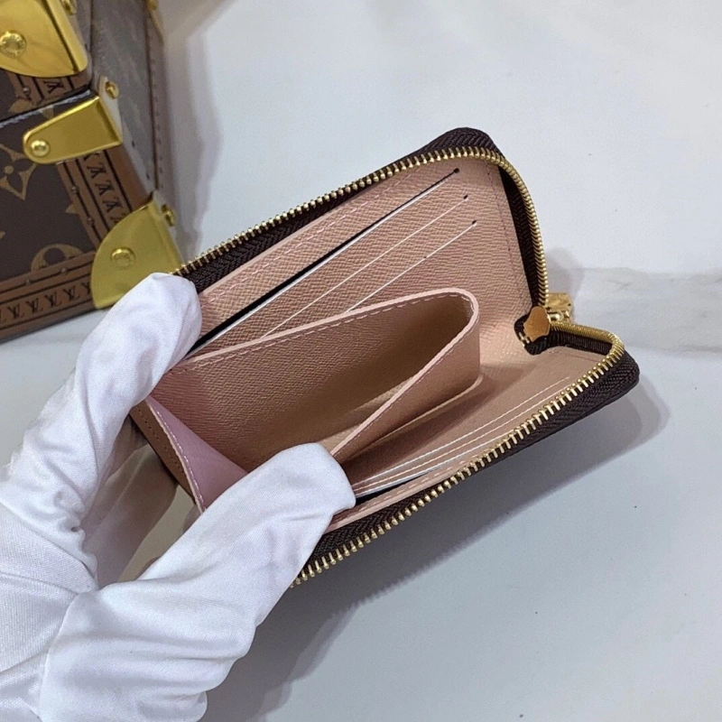 LV Wallets 4286A-0216