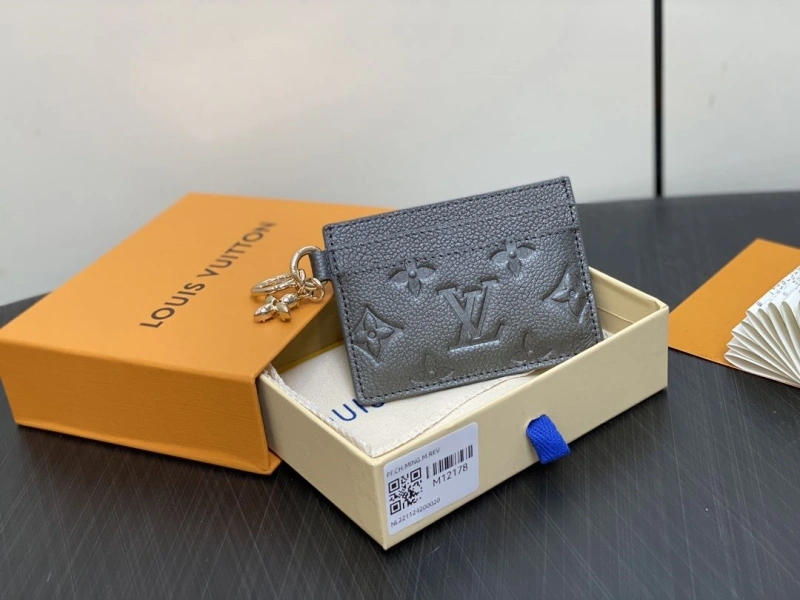 LV Wallets 4286A-0318