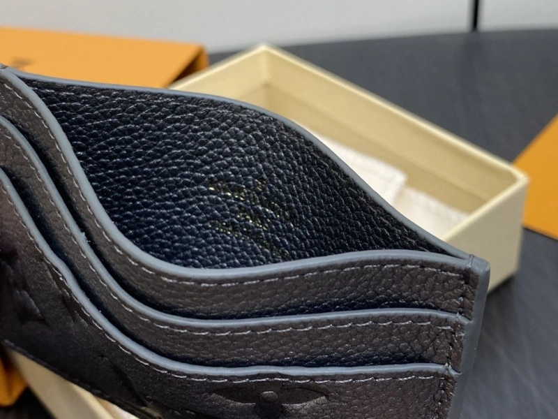LV Wallets 4286A-0318