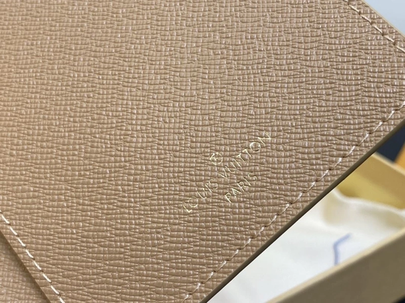 LV Wallets 4286G-0125