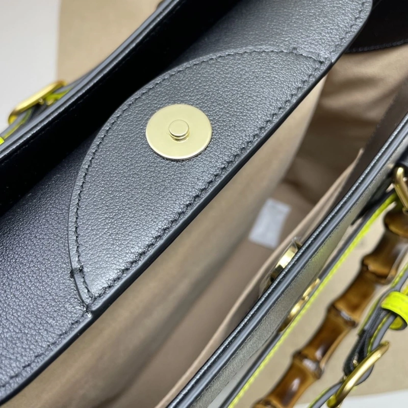Gvc*1 top handle bags 4360c-0842